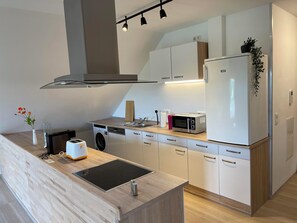 Køleskab, ovn, kogeplade, opvaskemaskine