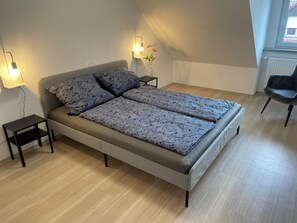 2 dormitorios, tabla de planchar con plancha, wifi gratis y ropa de cama