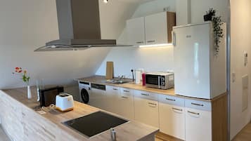 Kühlschrank, Ofen, Herdplatte, Geschirrspüler