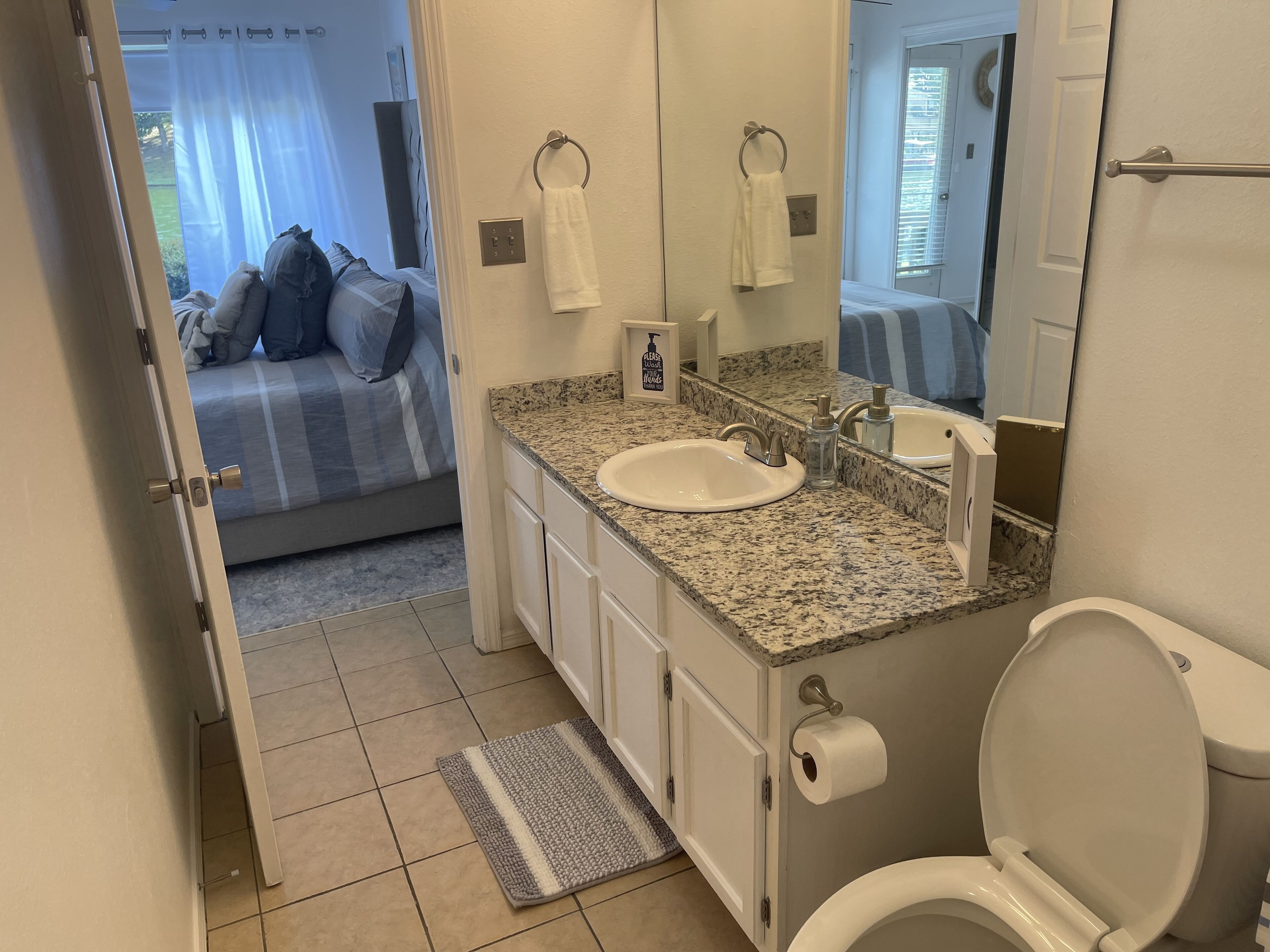 Chuveiro/banheira combinados, secador de cabelo, toalhas de banho 