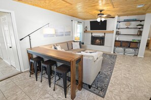 Télévision, cheminée