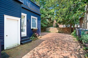 Unclassified image, 3 of 50, button - Parking at Randall House Across from USNA Gate 1 (Annapolis)