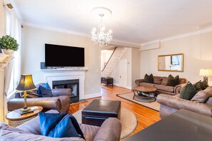 Unclassified image, 5 of 50, button