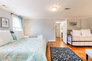 Unclassified image, 5 of 50, button - Parking at Randall House Across from USNA Gate 1 (Annapolis)