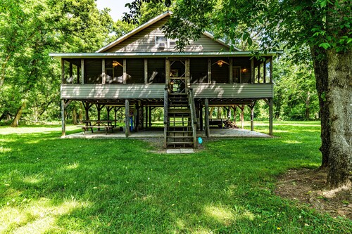Waterfront Cabin - Family and Dog Friendly