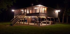 Exterior - Waterfront Cabin - Family and Dog Friendly (Moorefield)