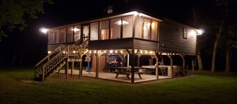 Waterfront Cabin - Family and Dog Friendly