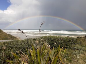 Beach nearby - Sitting above beach with ocean views (Baylys Beach)