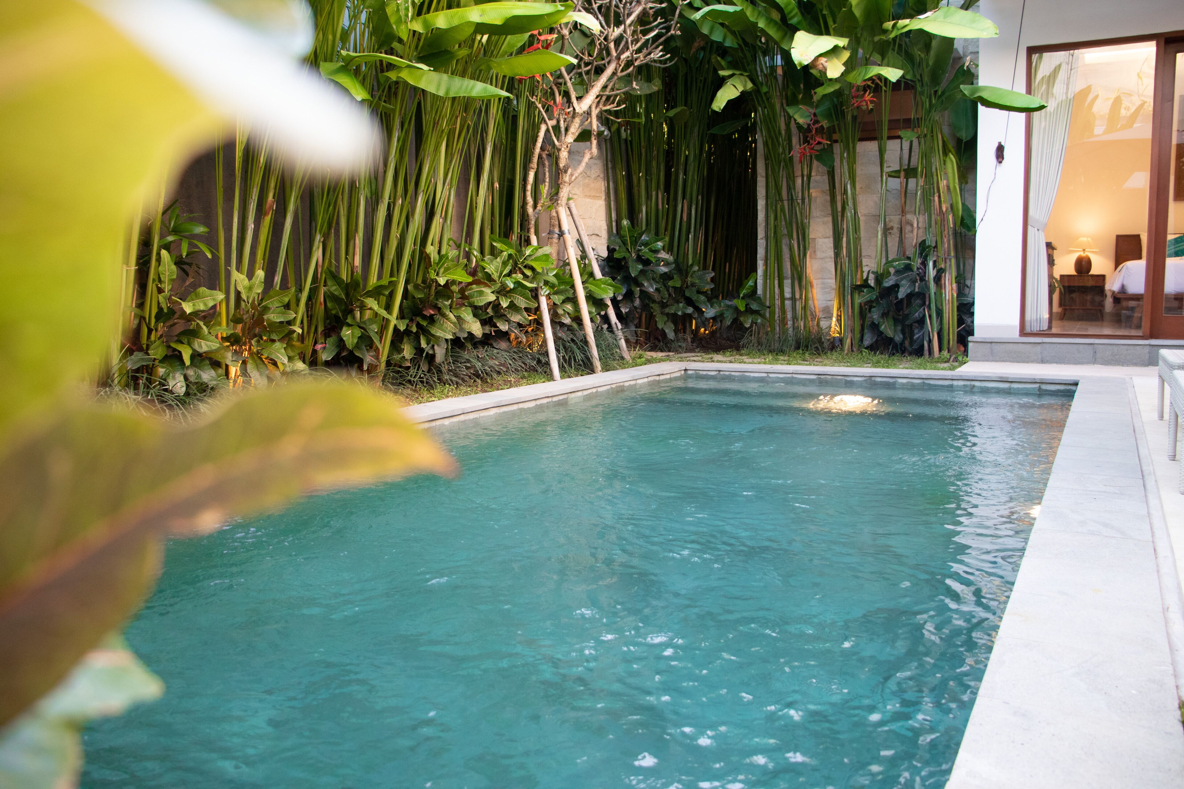 Kolam renang persendirian