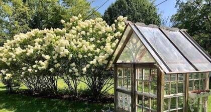 The Carriage House "The Entire Place