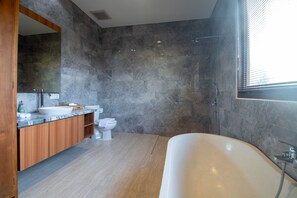 Villa | Bathroom