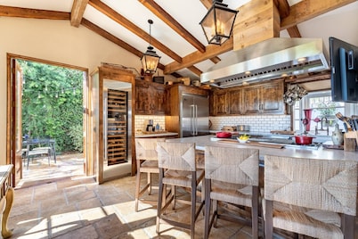 Hollywood Hills Retreat | Views, Chef's Kitchen, Walk to Hollywood Bowl + Parking