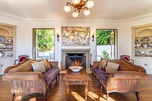 Interior - Hollywood Hills Getaway 15% Off (Los Angeles)