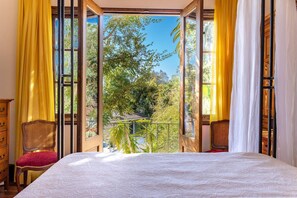 4 bedrooms, iron/ironing board, WiFi - Hollywood Hills Getaway 15% Off (Los Angeles)