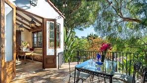 Unclassified image, 2 of 50, button - Hollywood Hills Retreat | Views, Chef's Kitchen, Walk to Hollywood Bowl + Parking (Los Angeles)