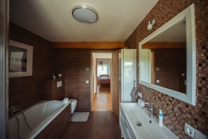 Shower, hair dryer, soap, toilet paper - Vacation residence Glück auf dem Lande im Ostseeland - 3-room apartment Blütenzauber (Büttelkow)