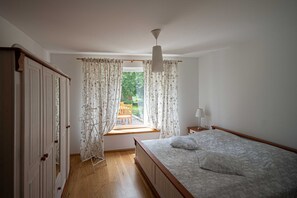 2 bedrooms, iron/ironing board, travel cot, WiFi