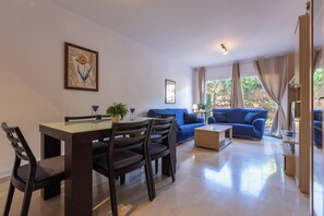 Een dvd-speler en een stereo