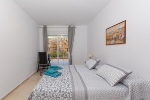 2 bedrooms, iron/ironing board, free WiFi, bed sheets