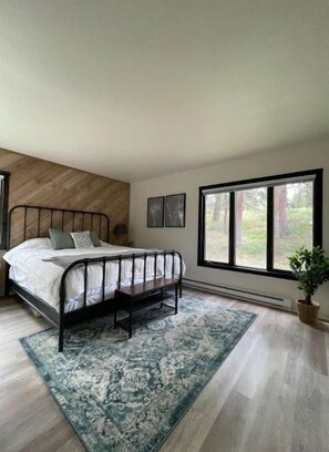 1 bedroom, desk, free WiFi, bed sheets