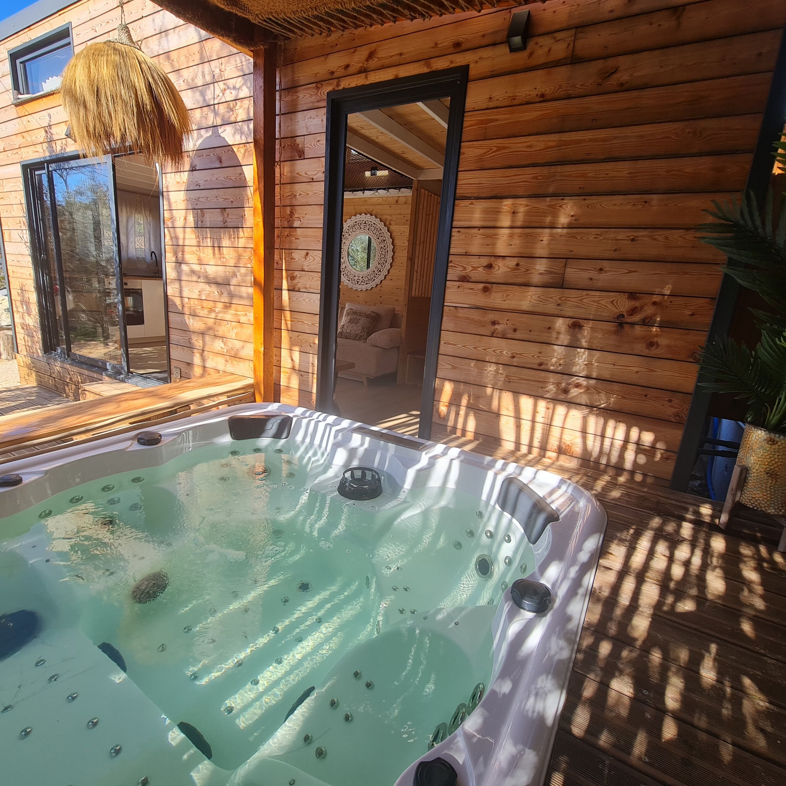 Bain à remous extérieur