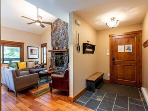 Smart TV, fireplace, DVD player, books