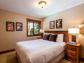 4 Schlafzimmer, Schreibtisch, Bügeleisen/Bügelbrett, kostenloses WLAN