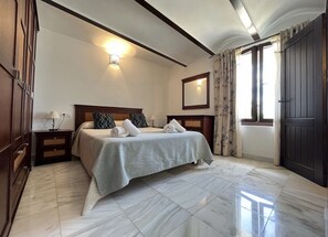 8 chambres, bureau, lit parapluie, Wi-Fi gratuit