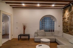 TV - Hadithi Trieste, between Le Rive and Piazza Unità (Trieste)