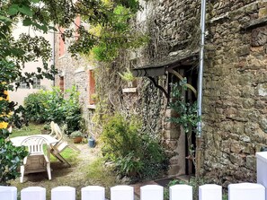 Outdoor dining - Gite La Lisière, in Brocéliande (Néant-sur-Yvel)