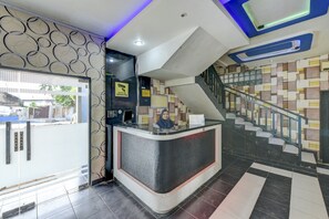 Lobby - OYO 4010 Zaara Guest House Syariah (Padang)
