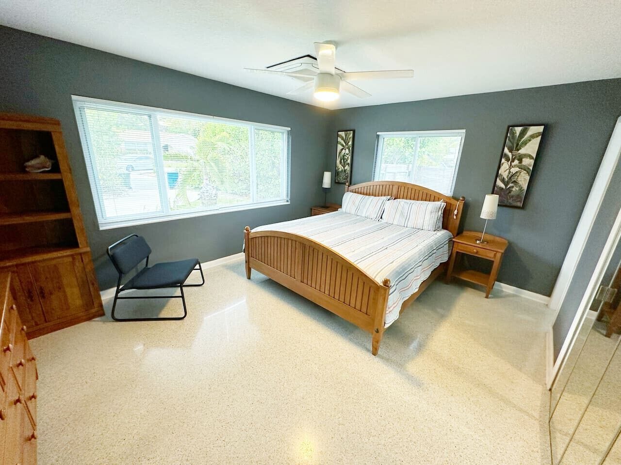 3 bedrooms, desk, iron/ironing board, travel crib