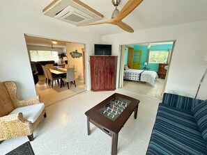 3 bedrooms, desk, iron/ironing board, travel crib