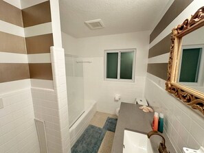 Combined shower/tub, hair dryer, towels, soap