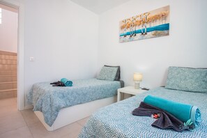 2 bedrooms, in-room safe, iron/ironing board, free WiFi - Modern villa, private pool, A/C, not far from Marina Rubicon (Playa Blanca)