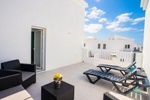 Terrace/patio - Modern villa, private pool, A/C, not far from Marina Rubicon (Playa Blanca)