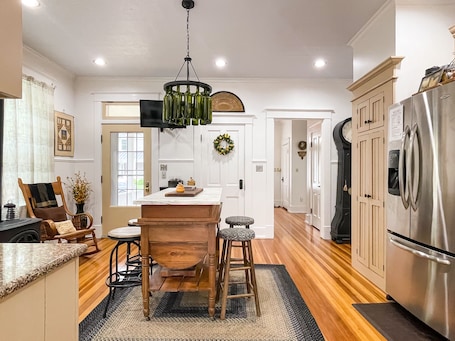 Interior. Beekeeper's Cottage - Hot Tub, Heated Pool, Dog-friendly, Downtown