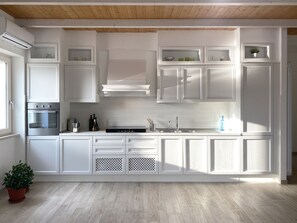 Kühlschrank, Ofen, Herdplatte, Geschirrspüler