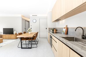 One Bedroom Apartment | In-room dining