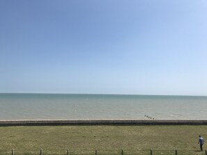 Aan het strand, ligstoelen aan het strand