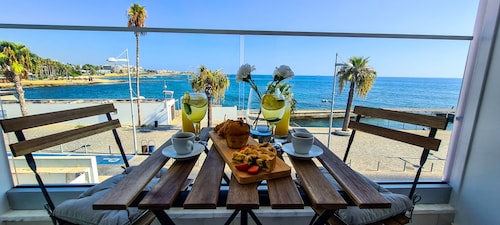 Phaedrus Living Onyx Flat Lighthouse 48