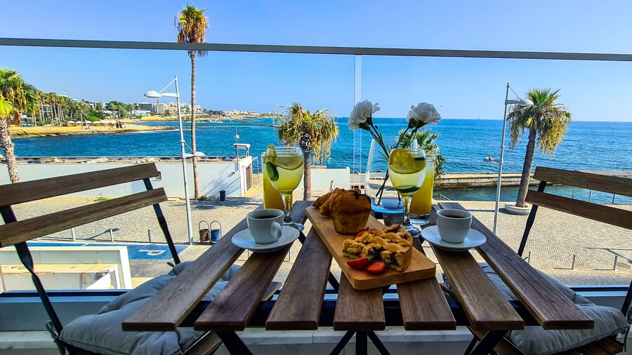 Phaedrus Living Onyx Flat Lighthouse 48