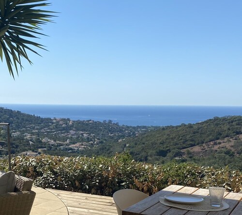 Magnificent 180° sea view villa in absolute calm, fully renovated
