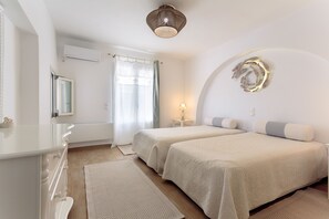 4 Schlafzimmer, Zimmersafe, Schreibtisch, Bügeleisen/Bügelbrett