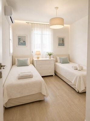 4 bedrooms, in-room safe, desk, iron/ironing board - Infinity Villa in Paros (Naoussa)