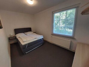 6 bedrooms, WiFi (free) - Lovely, very quiet vacation apartment for groups of up to 16 people (Bad Sachsa)
