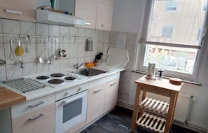 Fridge, oven, coffee/tea maker, electric kettle - Lovely, very quiet vacation apartment for groups of up to 16 people (Bad Sachsa)