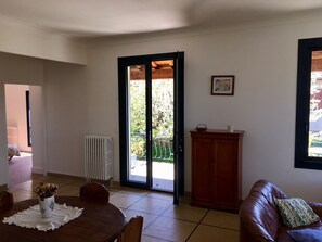 Living area - The cherry tree (Valréas)