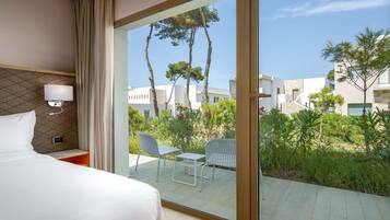 Suite Junior (Balcony or Terrace) | Coffres-forts dans les chambres, bureau