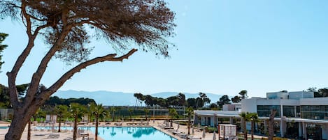 Una piscina cubierta